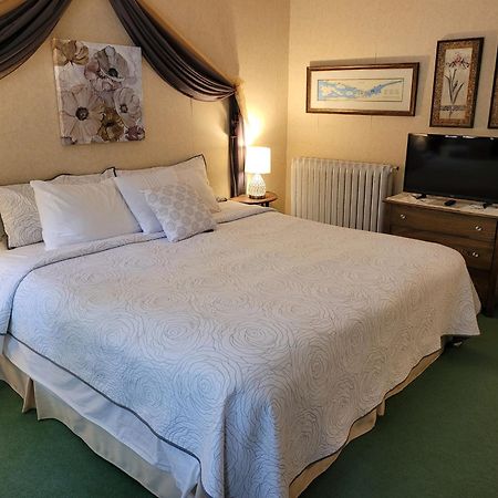 Ruby Manor Bed & Breakfast Гананок Екстериор снимка