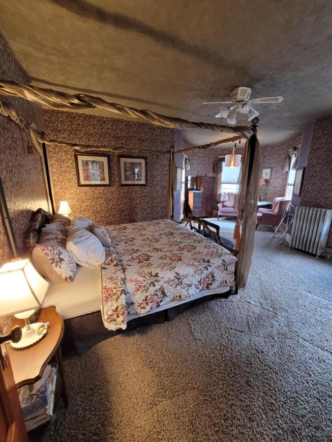 Ruby Manor Bed & Breakfast Гананок Екстериор снимка