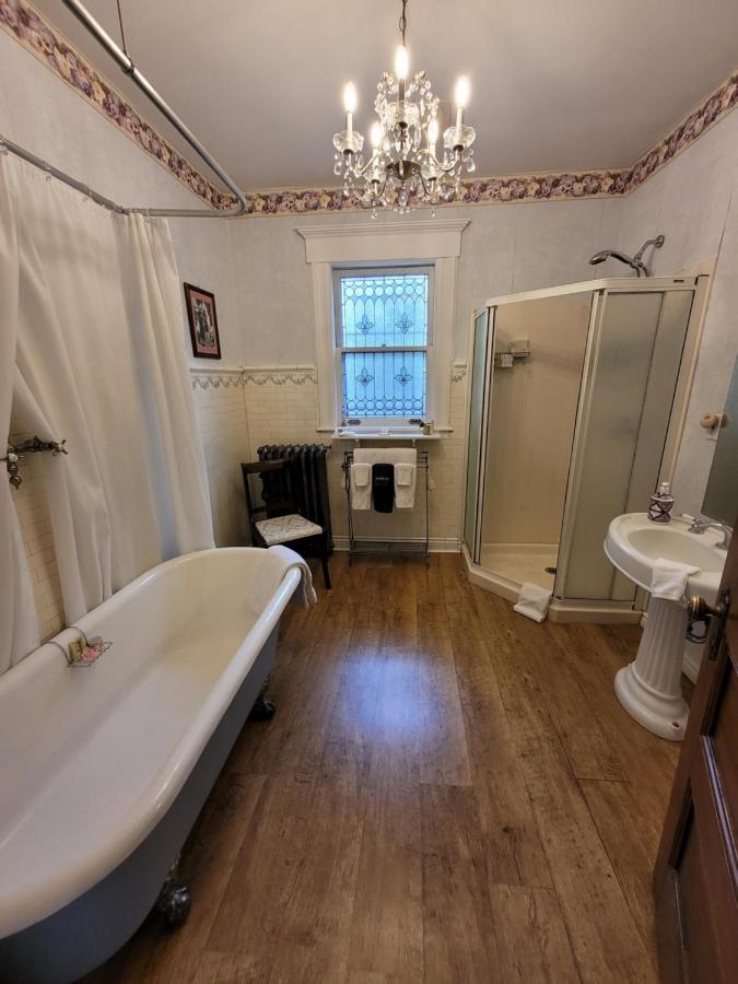 Ruby Manor Bed & Breakfast Гананок Екстериор снимка