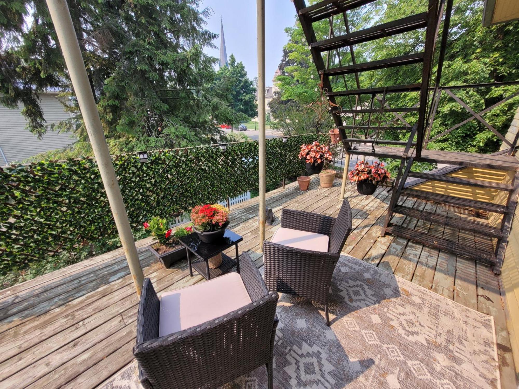 Ruby Manor Bed & Breakfast Гананок Екстериор снимка